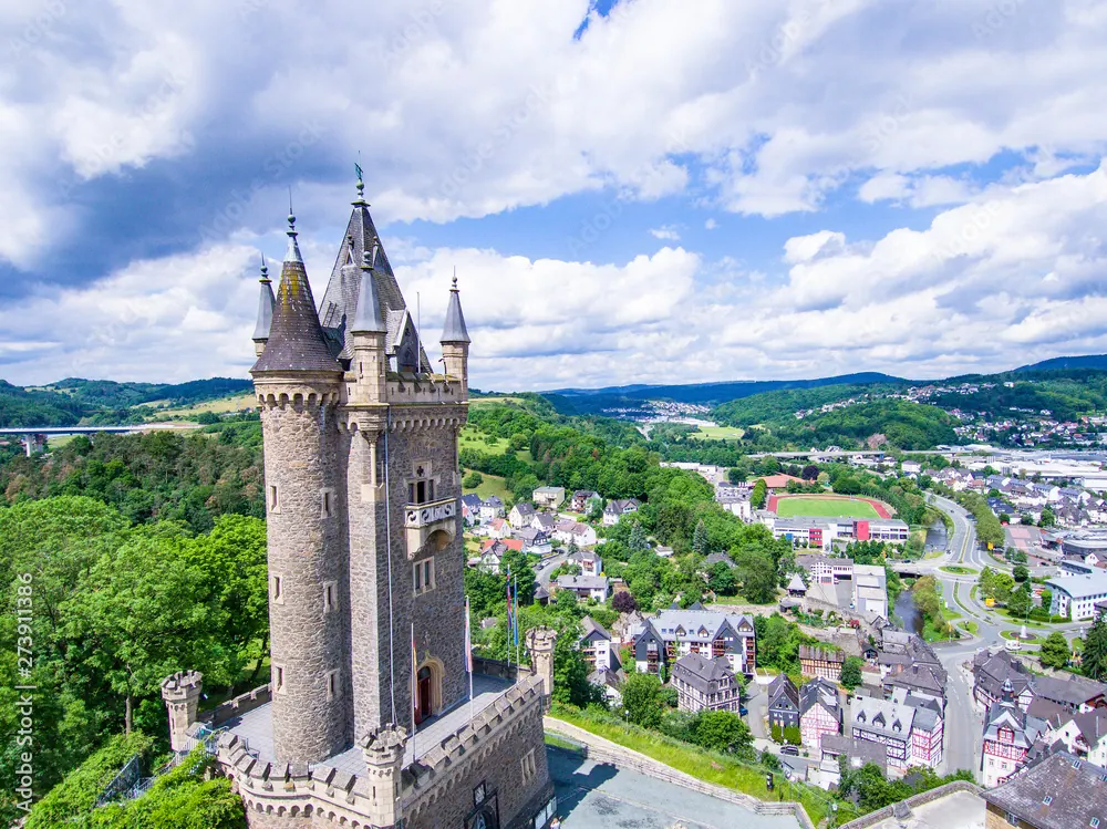 Wilhelmsturm Dillenburg – Wahrzeichen der Region und Heimat von Agnes Immobilien im Lahn-Dill-Kreis.